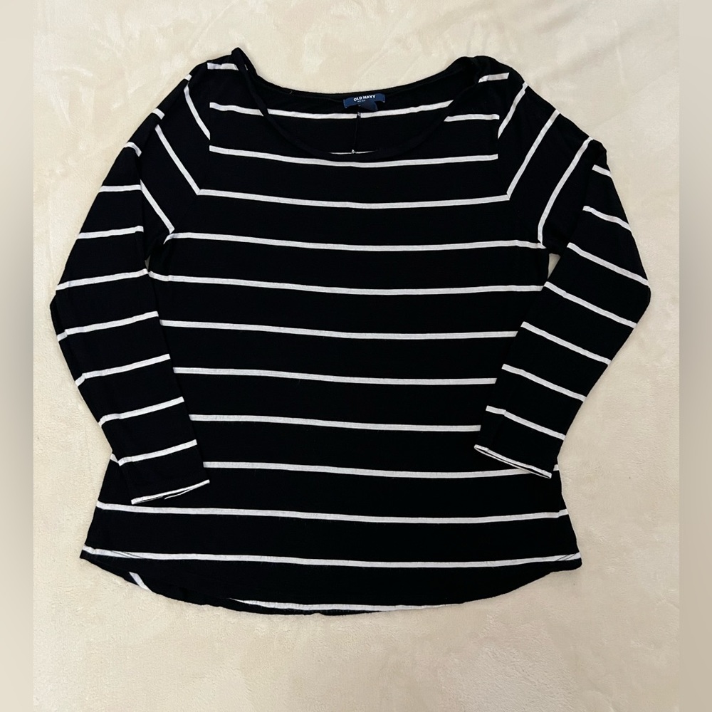 OLD NAVY, WOMENS LARGE TOP *USED*